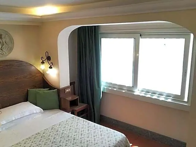 Okapi Hotel *
