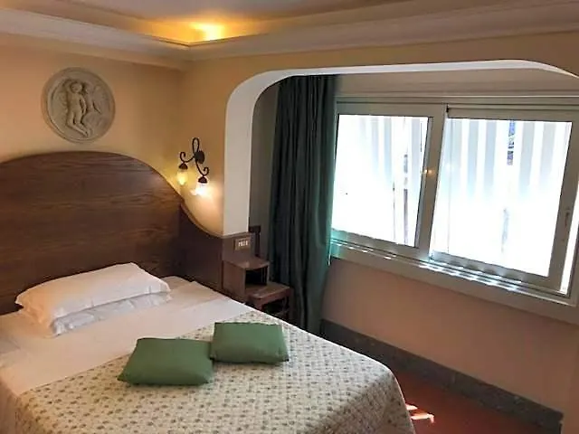 Okapi Hotel *
